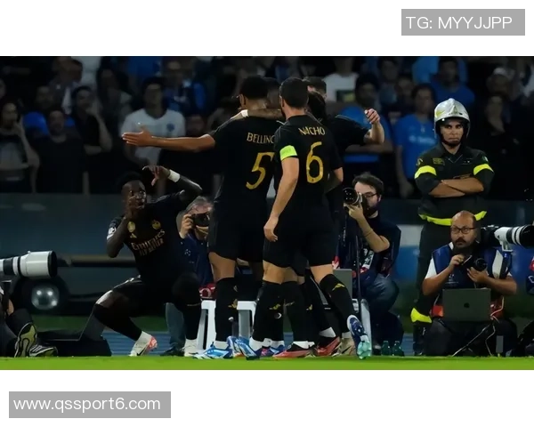 安切洛蒂训练排出424阵型维尼修斯与罗德里戈携手锋线争胜