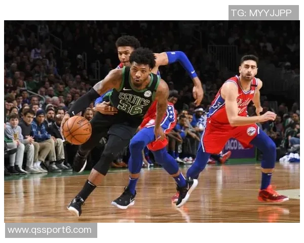 绿军记者惊叹湖勇对决中斯玛特与霍福德的奇妙对抗场景