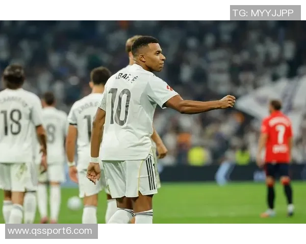 皇马训练照曝光姆巴佩卡雷拉斯与库尔图瓦齐聚备战新赛季