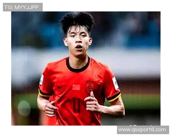 王钰栋热身赛遭泰国队飞踹重创痛苦倒地引发关注与担忧