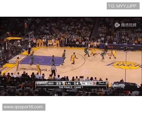 奥特球队训练动态布克与杰伦格林状态持续观察中